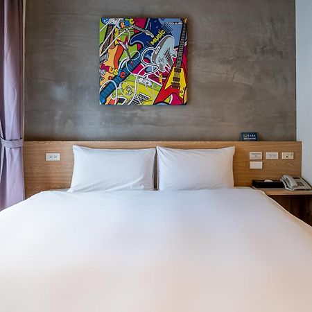 Check Inn Express Taichung Yizhong Esterno foto